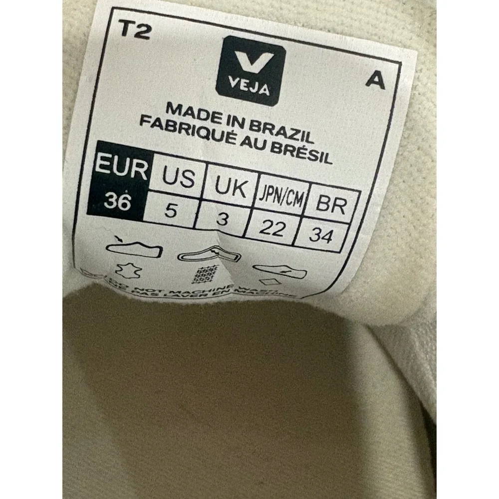 Veja 12 leather